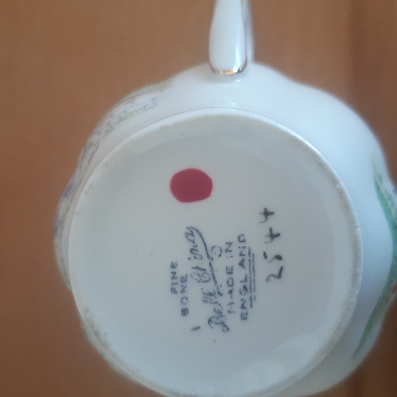 Bell China Fine Bone Made in England Vintage Teacup and saucer - Picture 4 of 9